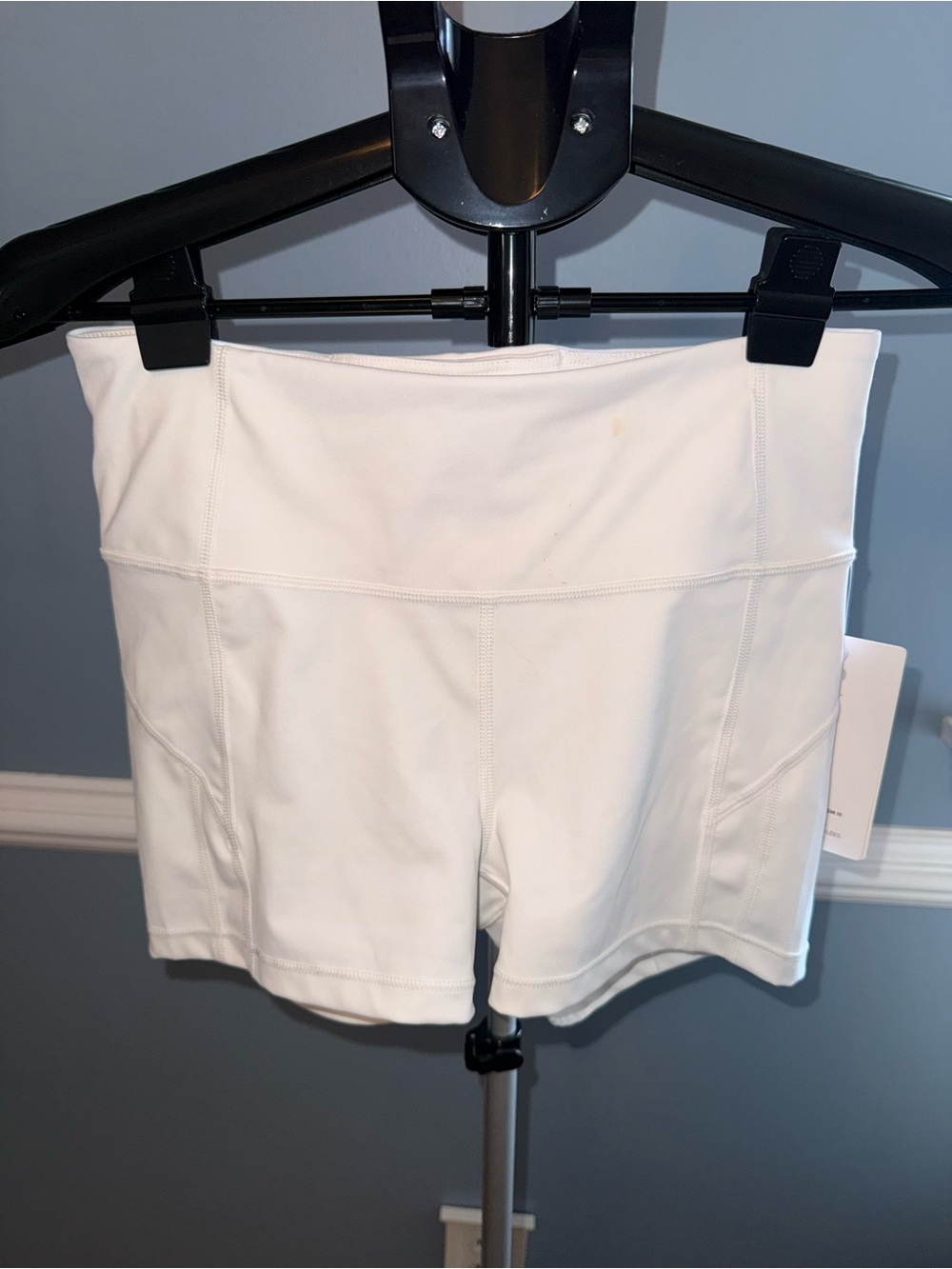 Athleta Ultimate Stash II Shortie White M NWT Pocket Bike Shorts
